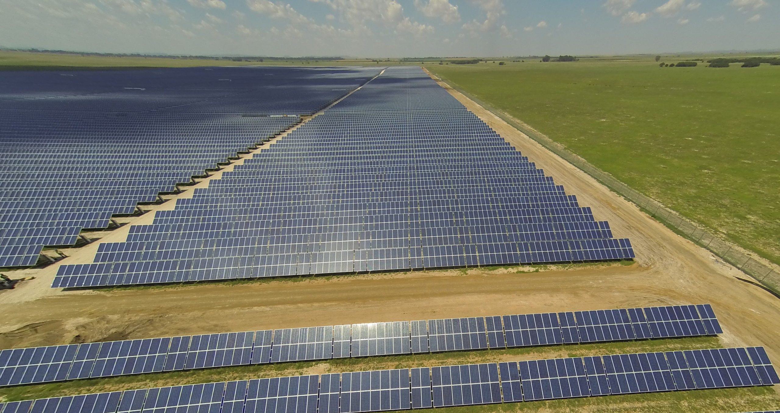 instalación fotovoltaica fija sobre terreno (1)